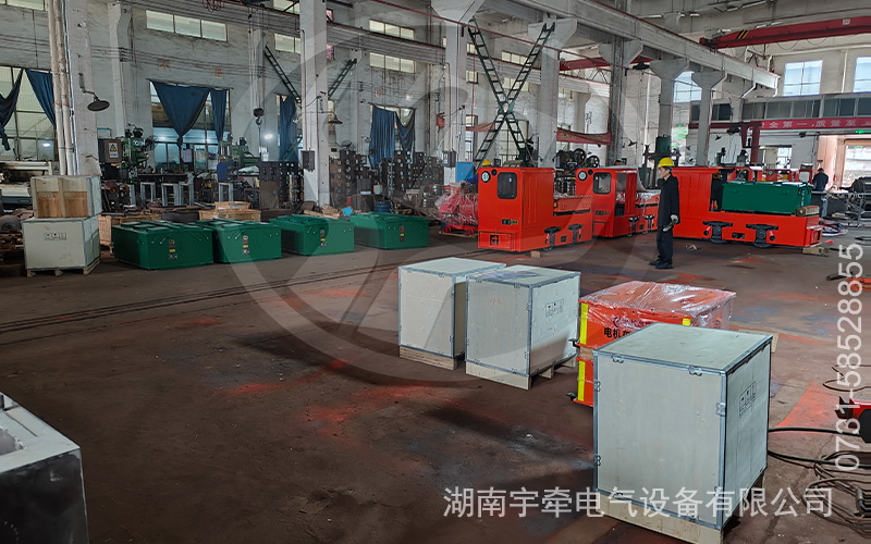 5噸蓄電池電機(jī)車發(fā)貨1.jpg