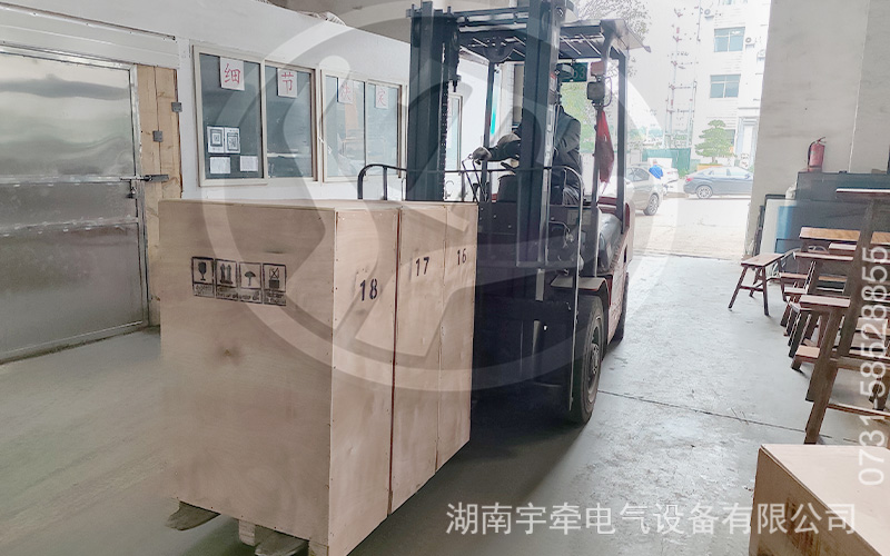 礦用電機(jī)車配件出口海外 2.jpg
